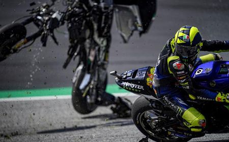 Lolos dari Maut Berjarak Hitungan Sentimeter, Rossi Diselamatkan Santo Balap Motor