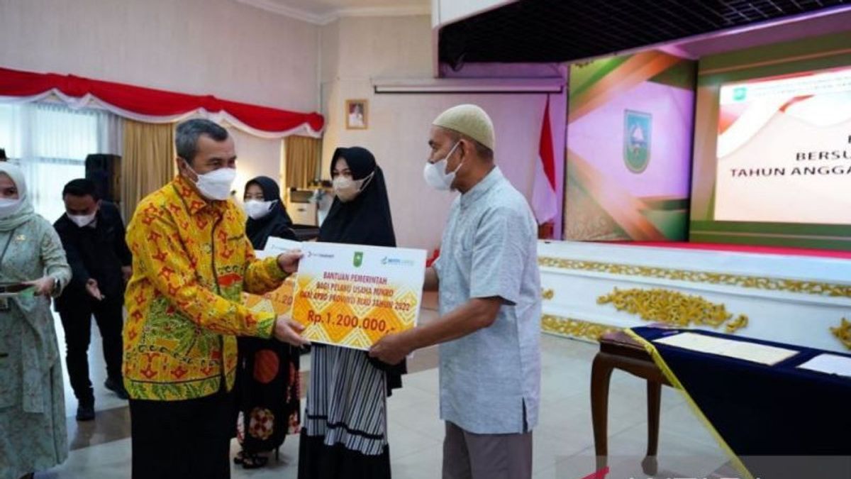 Senyum Bahagia 12.266 Pelaku Usaha Mikro Terima BPUM dari Gubernur Riau, Tiap Orang Terima Rp1,2 Juta