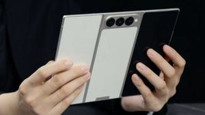 TECNO Perkenalkan Ponsel Trifold Tertipis di Dunia: PHANTOM Ultimate G Fold Concept