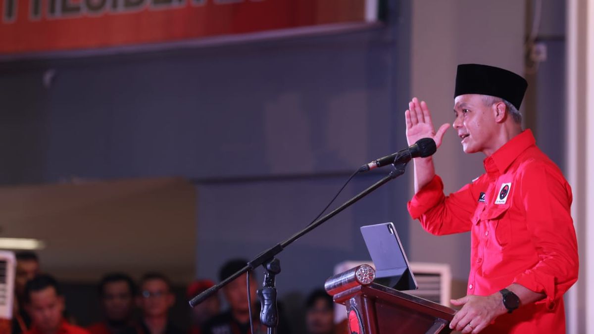 Ganjar Pranowo Kenang The Figure Of Taufik Kiemas In Front Of The South Sumatra PDIP Cadre