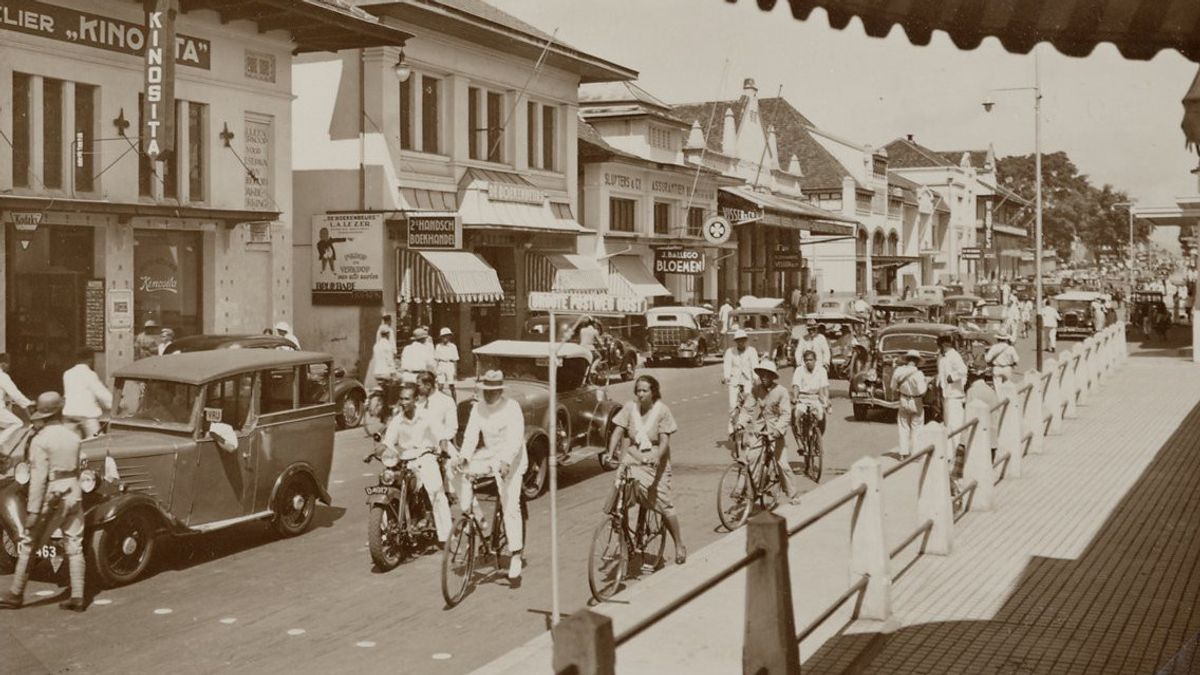 دراجات كرموز اجتماعية من بريايي في جزر الهند الشرقية الهولندية