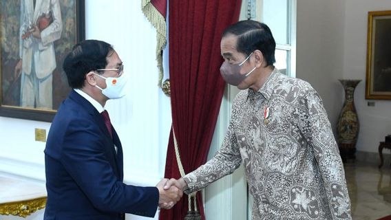 President Jokowi Receives Vietnam's Foreign Minister To Discuss Economic Cooperation