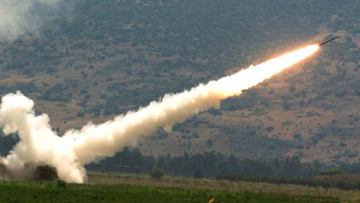 Israeli Artillery Retaliates Lebanese Rockets, Civilians Prepare Protection Bunker