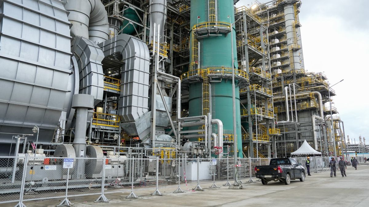 SIG Pasok 115.609 tonnes de ciment pour la construction de la plus grande raffinerie d'huile d'Indonésie