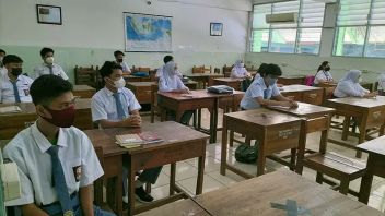 Wacana Siswa Kelas XII SMA di Sumatera Barat Dimasukkan Asrama, Gubernur: Pengaruh Buruk di Rumah akan Diminimalkan
