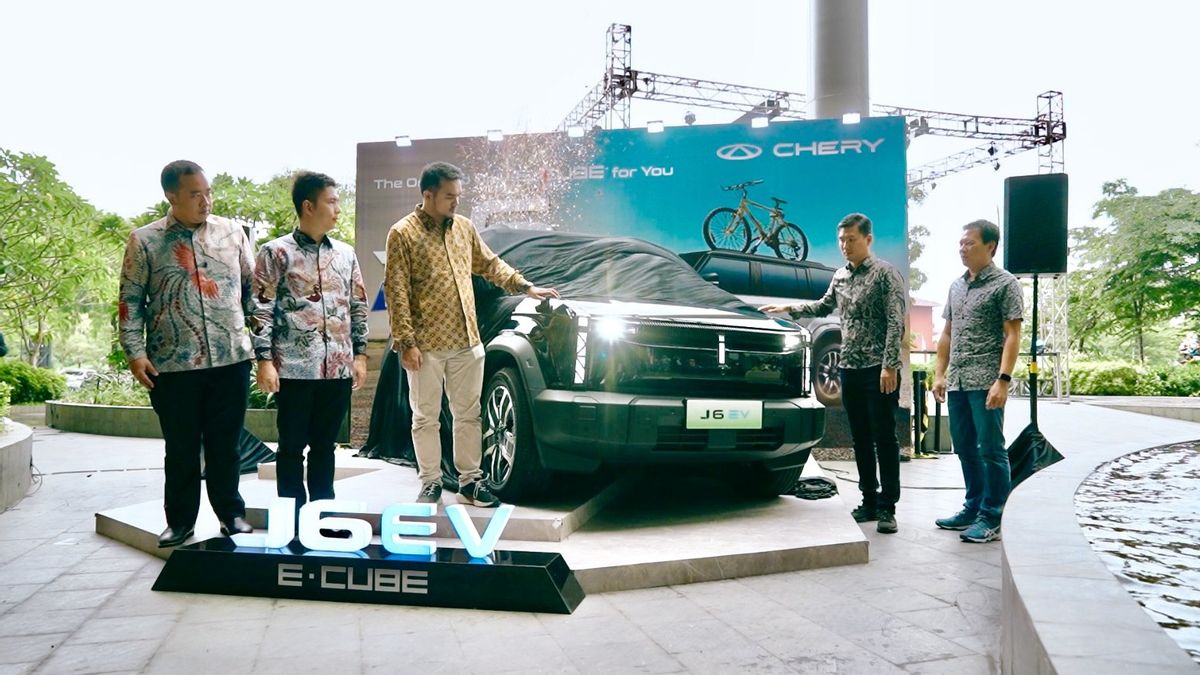 Regional Launching, Chery J6 Greeting Electric Car For The People Of Surabaya