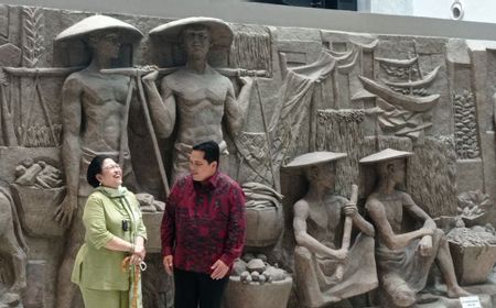 Berbatik Merah Erick Thohir Dampingi Megawati Berkeliling Sarinah