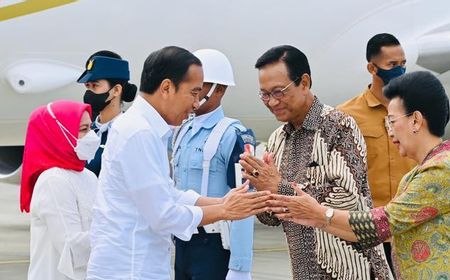 Tiba di Yogyakarta, Jokowi Langsung Meluncur ke Kebumen Tinjau Panen Raya Padi