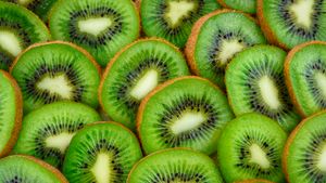 Nutrisinya Jadi Berkurang, Ini Buah yang Sering Dimakan dengan Cara Salah