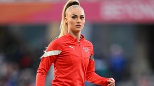 Tuai Kritik karena Bermain Bola Memakai Riasan, Alisha Lehmann Tak Peduli