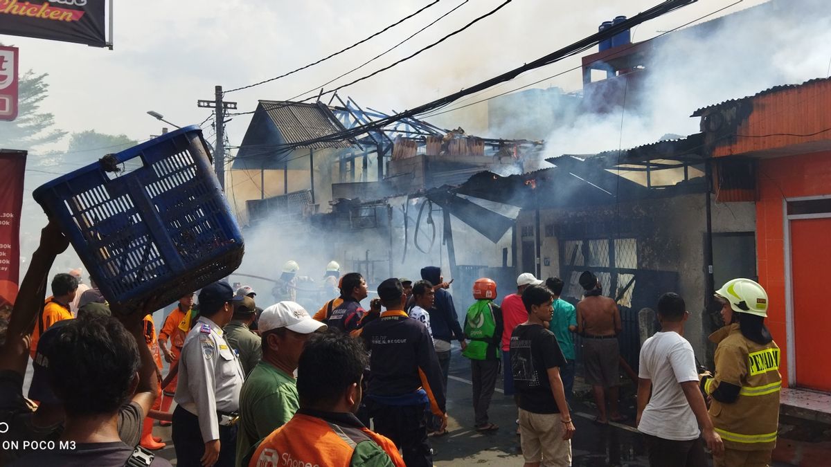 セネンのベベック・フライド・レストランでの爆発が火事になり、10棟の建物が火事になった