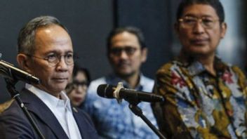 Resmi, Mahendra Siregar, Inarno Djajadi dan Aditya Jayaantara Mengundurkan Diri dari OJK