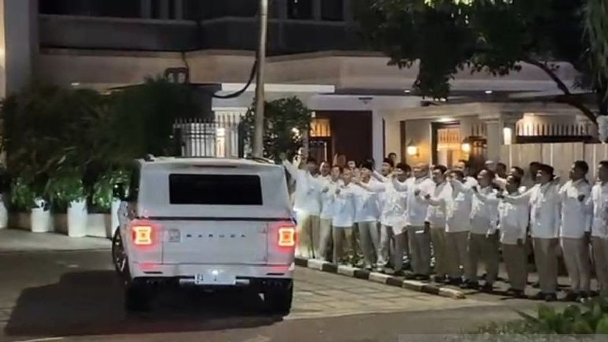 Prabowo Disambut Yel-yel Saat Tiba di Kertanegara untuk Rayakan HUT Gerindra