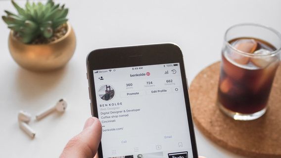 Alami <i>Glitch</i> Unggahan di Instagram Jadi Melar