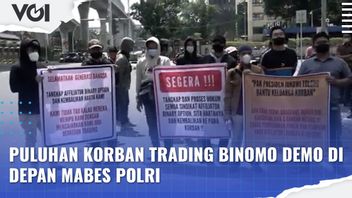 VIDEO: Puluhan Korban Trading Binomo Demo di Depan Mabes Polri