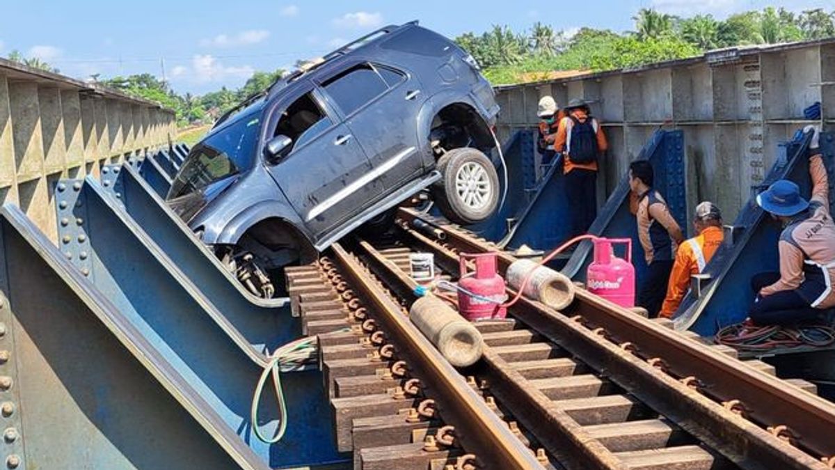 It Turns Out, The Black Fortuner Driver Who Passed On The Sumpiuh Railway Is Positive For Drugs