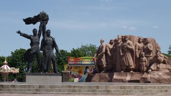 ソビエト - ウクライナ友好記念碑が取り壊され、キエフ市長:別の意味を持つ