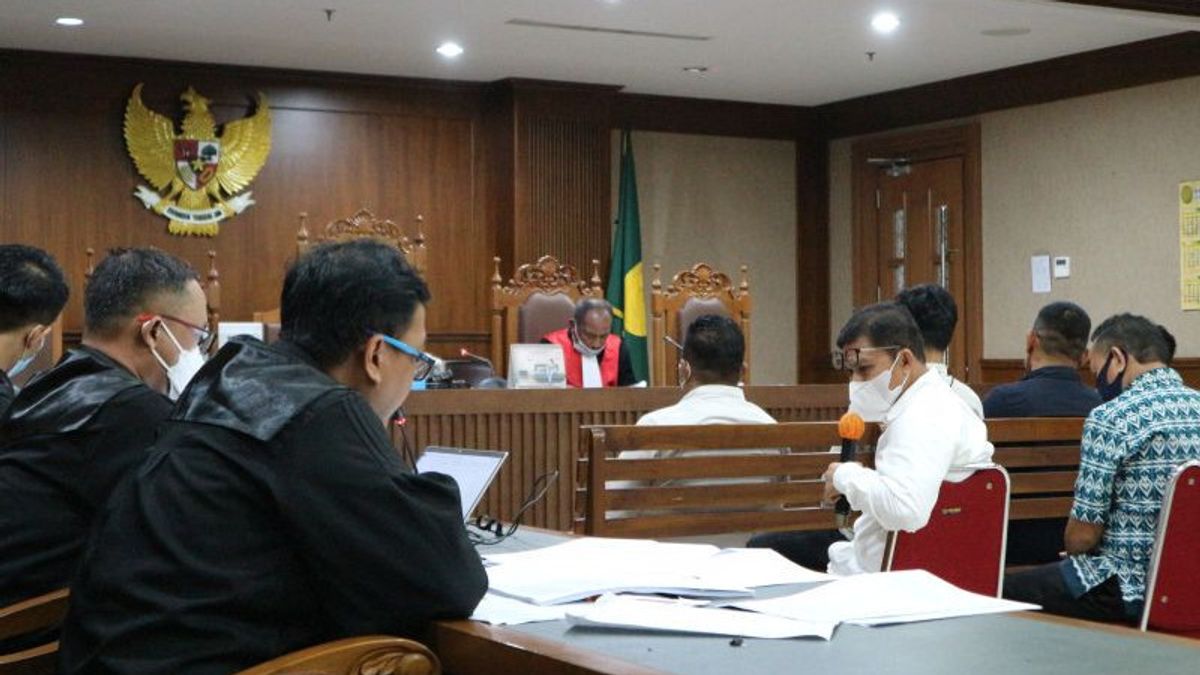 At The Corruption Court, Mujeri Claimed To Be His Wife Who Was Also The Inactive East Kalimantan Regent Andi Merya Met The Former Director General Of The Ministry Of Home Affairs