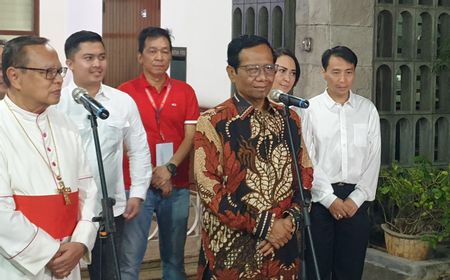 Mahfud MD Kunjungi Gereja Katedral di Misa Natal, Bawa Pesan Toleransi Agama