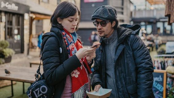 金伯利·莱德的生日,爱德华·阿克巴:愿吉他得到