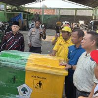 Golkar DKI Berikan Drop Box Sampah di Jaktim, Dorong Pemprov Fasilitasi Sarana Pilah Sampah