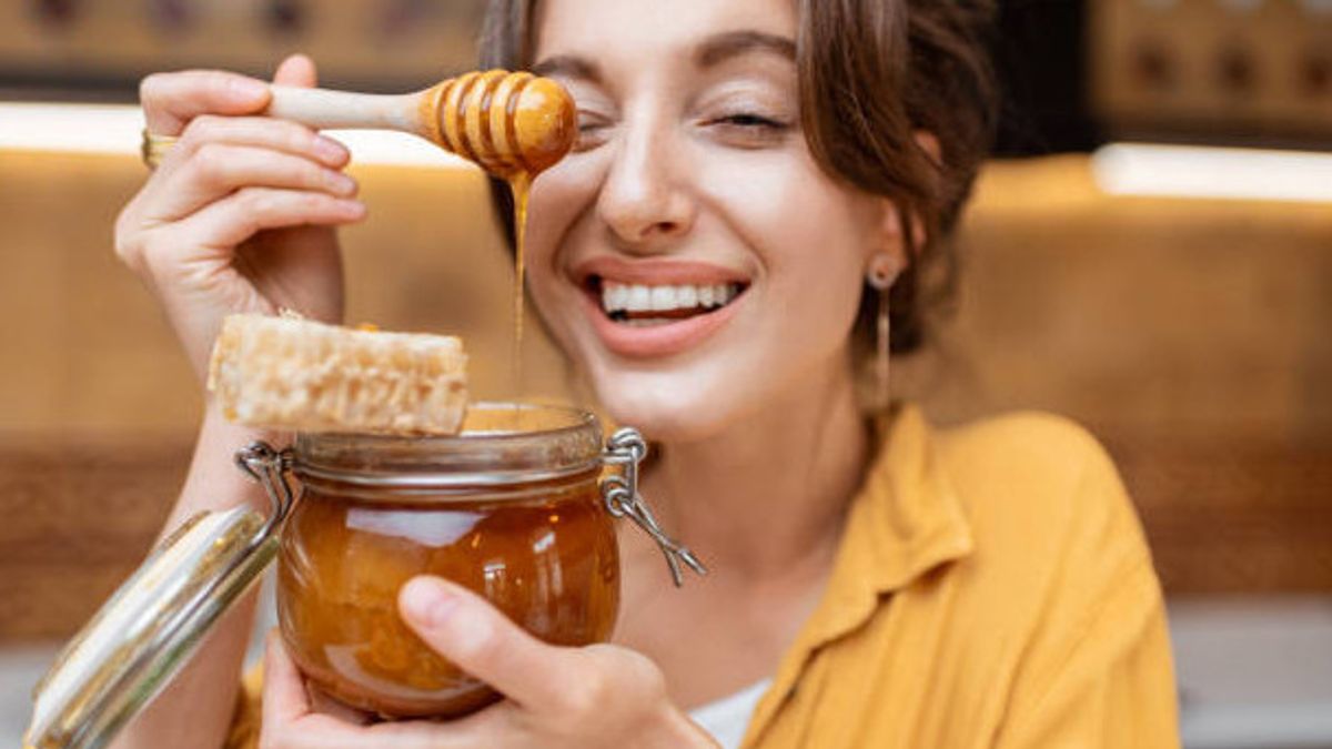 6 Benefits Of Honey For Facial Skin Health And How It Is Used