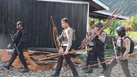 TNI-Polri Sita 1500 人员 来自Puncak Jaya居民的箭头