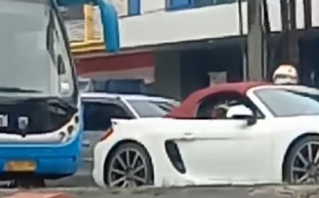 Mobil Mewah Porsche Masuk Jalur Transjakarta dan Minta Sopir Bus Mundur, Warganet: Jual Mobilnya Buat Beli Otak