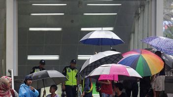 北ジャカルタと千の島々の雷を伴う雨の可能性に注意してください