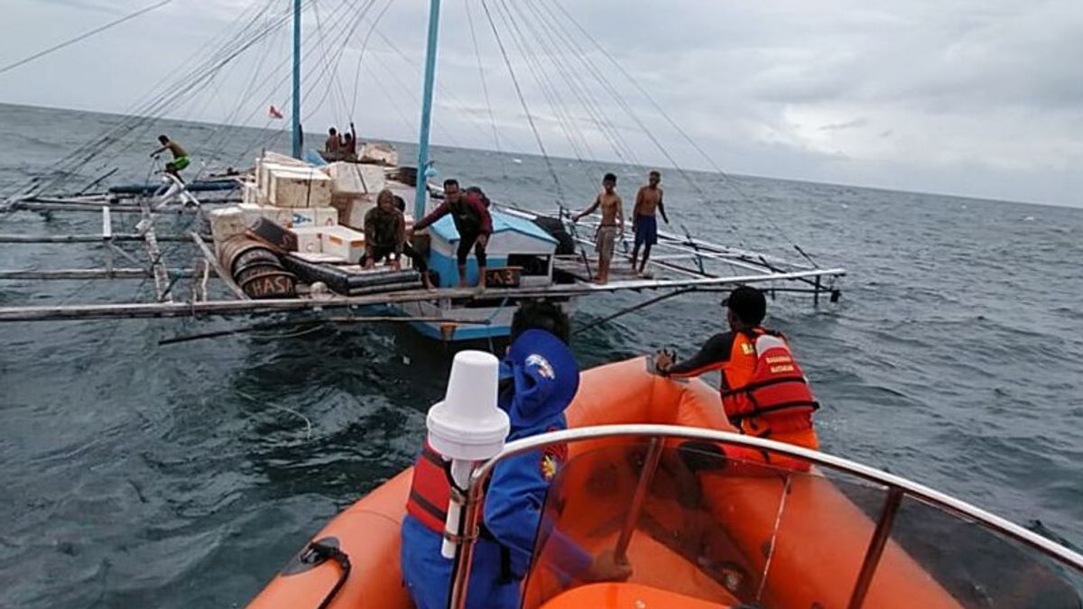 SARチームがサングアンビマ海域で7人の漁師を救助