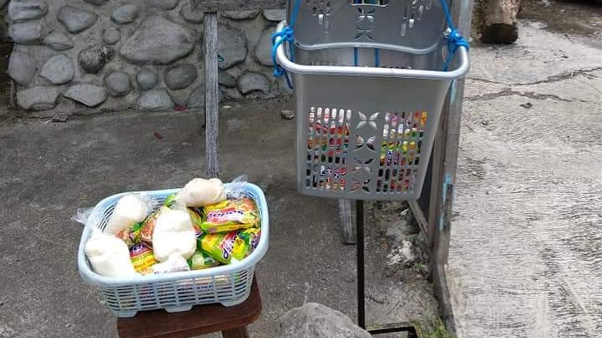 The Solidarity Basket COVID-19 Shows The Culture Of Mutual Cooperation Of The Indonesian Community