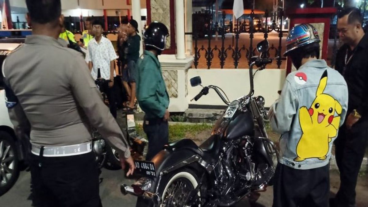 Police Secure Dozens Of Brong Exhaust Motorcycles At Manahan Intersection Solo