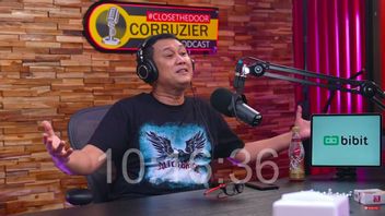 Roy Suryo Terhina Cuitan 'Eks Menteri Sebodoh Ini,' Denny Siregar: Dikit-dikit Lapor Polisi, <i>Cih</i> Panci