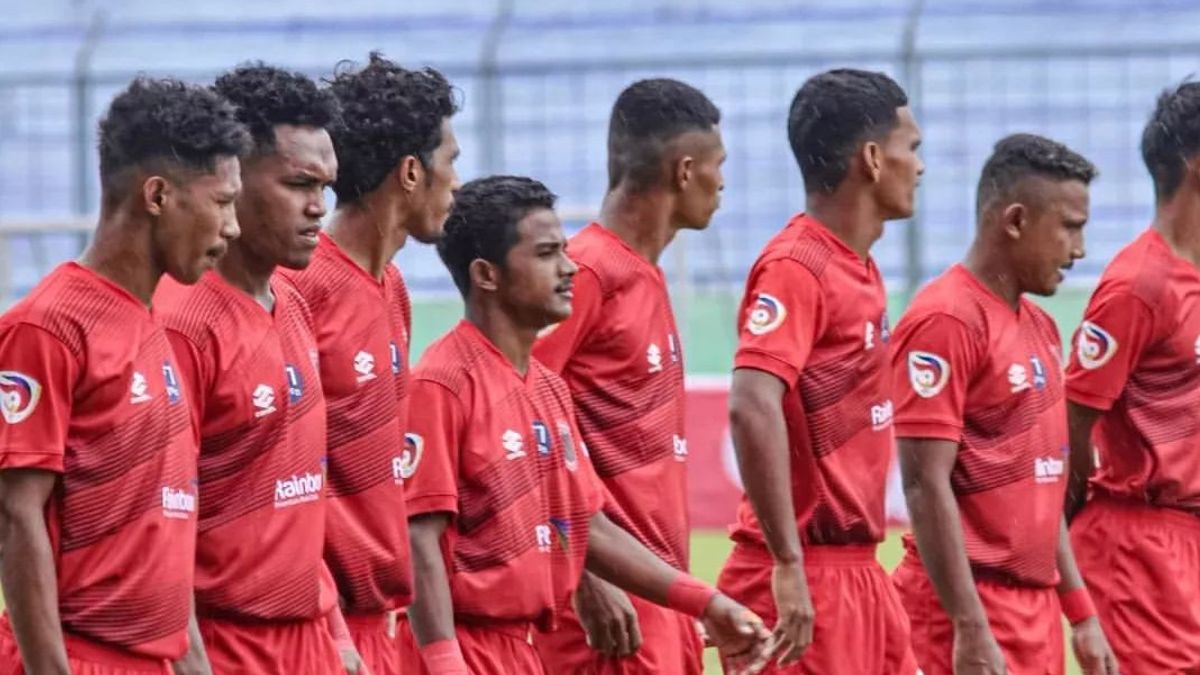 <i>Duh!</i> Liga 3 Ricuh Lagi, Pemain Maluku FC Kejar dan Pukul Wasit hingga Harus Diselamatkan Polisi