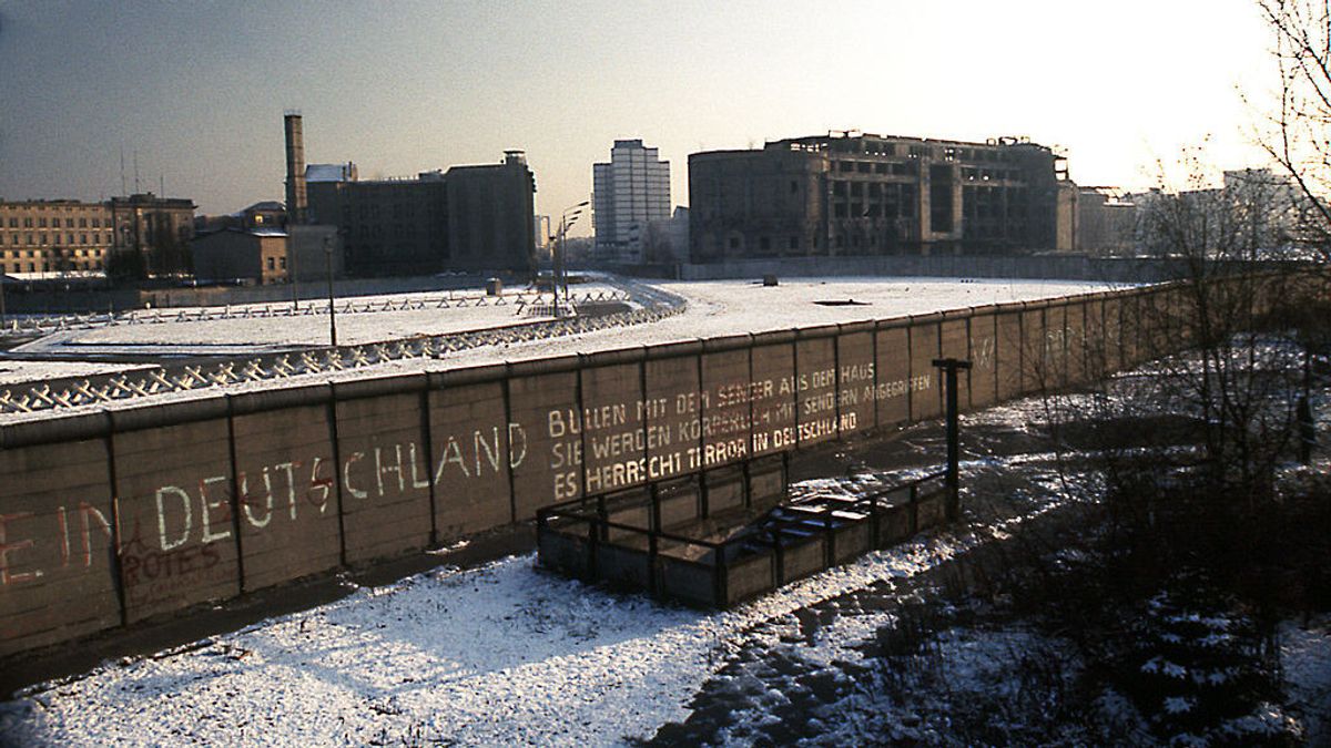 東ドイツ人を抑制するために共産主義政権によって建てられたベルリンの壁