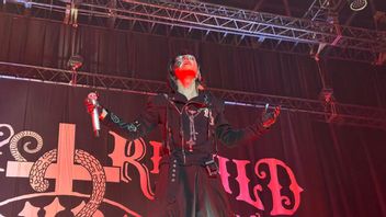 HYDEは、L'Arc-en-Cほんの数がインドネシアでコンサートを開催する可能性について議論します