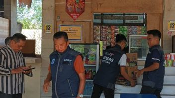 Rp450 Thousand Arrears, Mataram City Government Seals PKL Stall in Loang Baloq