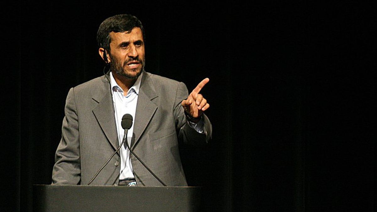 伊朗领导人马哈茂德·艾哈迈德尼贾德(Mahmoud Ahmadinejad)作为讲师以低薪生活