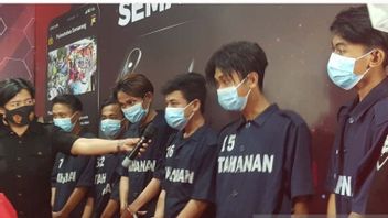 مرة واحدة الفيروسية في سيمارانغ ، تبين أن دوافع هؤلاء الشباب ال 6 كيرويوك 2 الناس في محطات الوقود كانت ناجمة عن مشاكل النساء