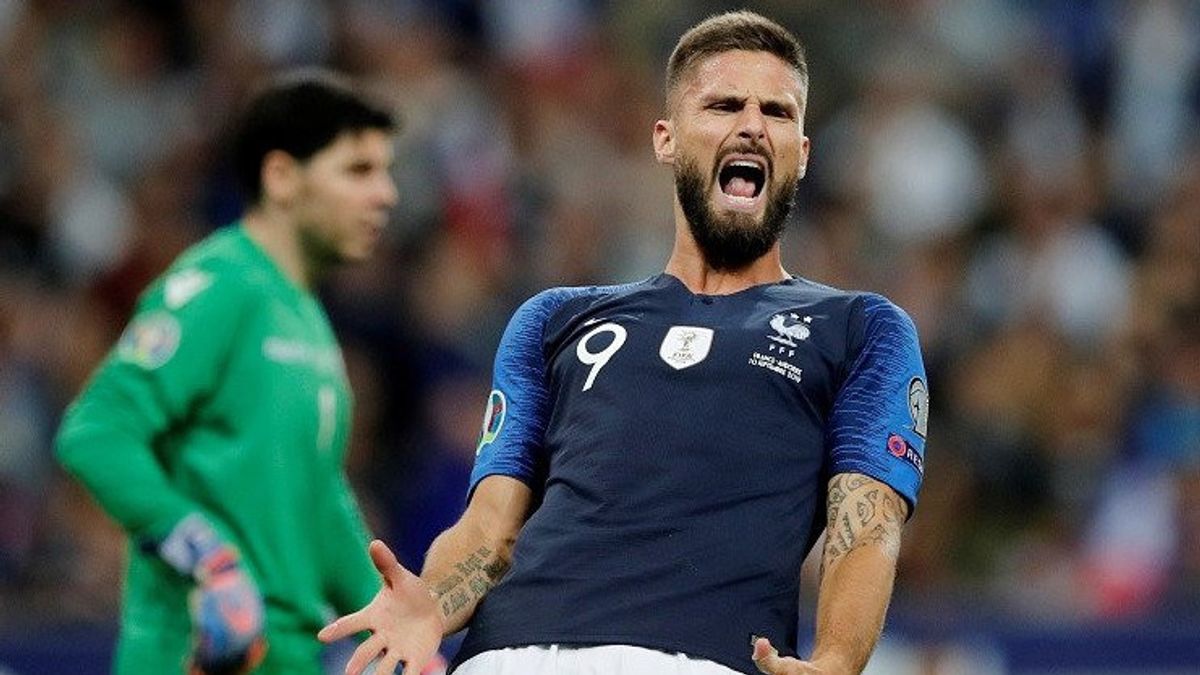 Deschamps Urges Giroud To Solve His Problems At Chelsea For The National Team