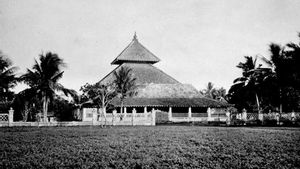 Characteristics Of Ancient Mosques Of Islamic Kingdom In Indonesia