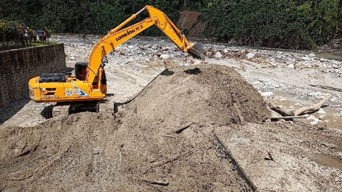 BPBD Deploys 4 Heavy Equipment Dredgers Sending Tolai Village Rivers To Prevent Floods