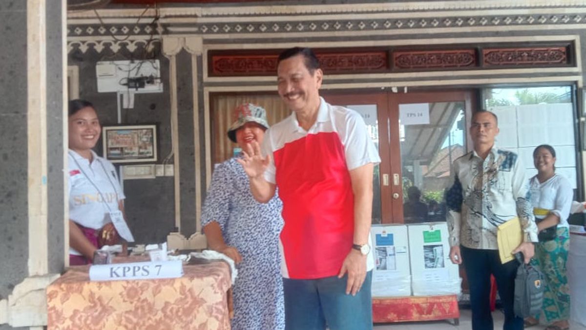 <i>Nyoblos</i> di Bali, Luhut: Kalau Lihat Survei-survei Satu Putaran, Siapa Presiden Terpilih Kita Guyub Lagi