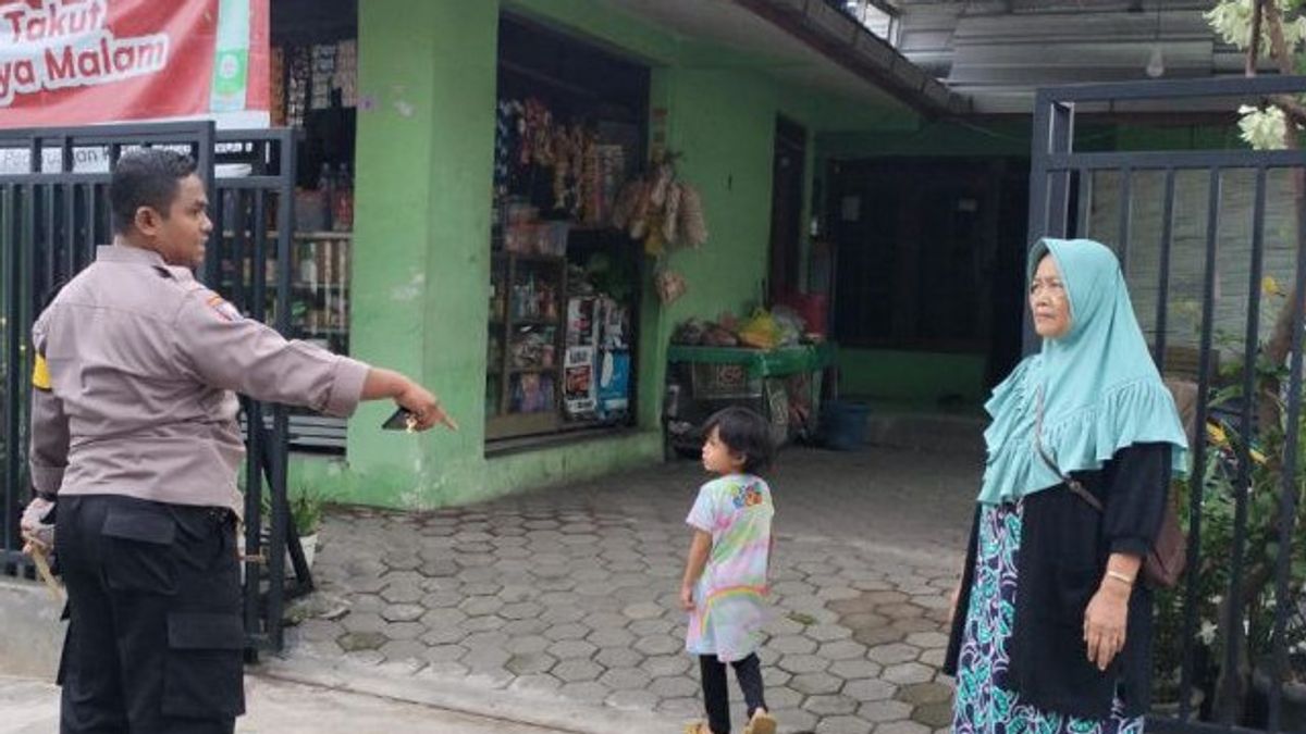 三宝垄绑架儿童活动的后果，由在Warungs购买面粉时骑摩托车的肇事者拉扯