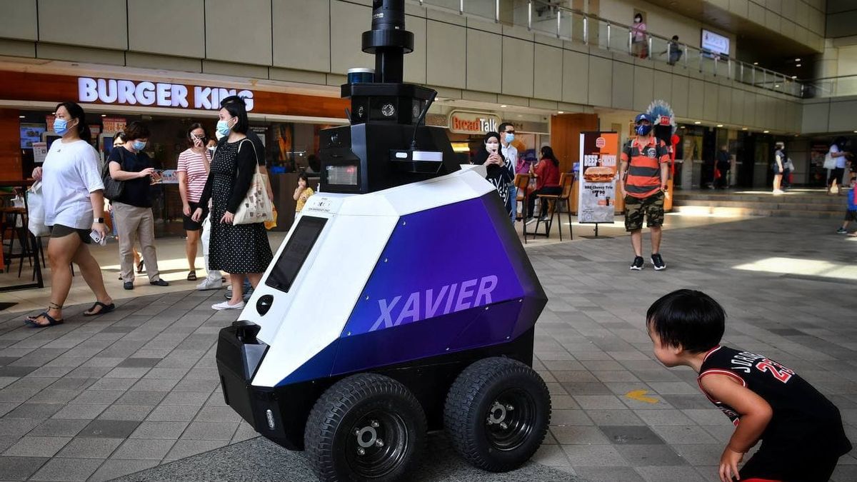 Singapura Uji Coba Robot Penegak Disiplin Perilaku Masyarakat
