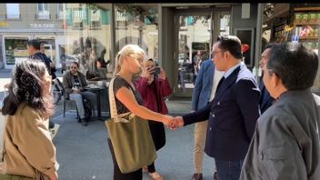 Ridwan Kamil's Handshake For Teacher Geraldine Beldi At Afternoon In The City Of Bern