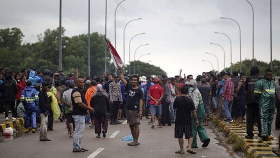 Senator Fachrul Razi Encourages President Jokowi To Protect The People And Land On Rempang Island