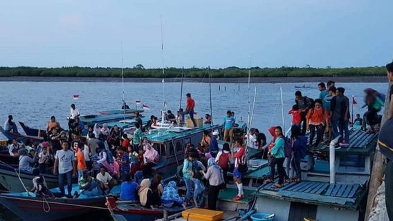 Ancaman Cuaca Buruk Hentikan Aktivitas Warga di Natuna