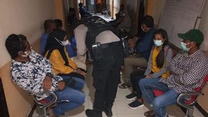 Mesra di Kamar Hotel, 7 Pasangan Mulai dari Suami Orang Sampai Mahasiswa Digiring Polisi 