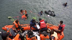 بيكانبارو - لا يزال فريق رياو للبحث والإنقاذ يبحث عن طاقم السفينة الروسية MV YASHMA التي فقدت أمس